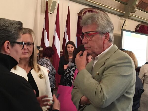 Директор центра приемных семей и обучения Op Kleine Schaal (Голландия) Роб ван Паже Директор центра приемных семей и обучения Op Kleine Schaal (Голландия) Роб ван Паже - Sputnik Латвия