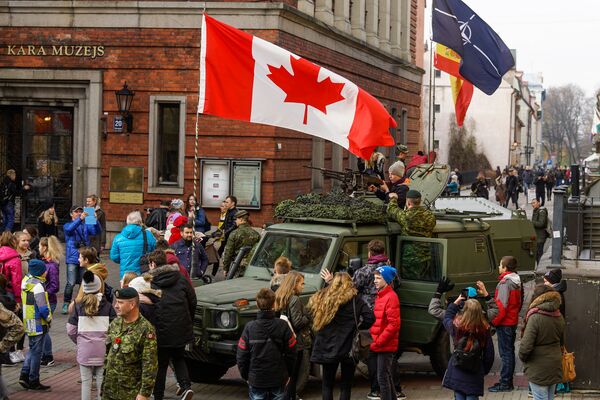 Выставка вооружения стран-участниц миссии НАТО в Латвии - Sputnik Латвия