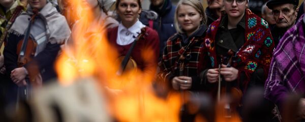 Латыши в национальных костюмах - Sputnik Латвия