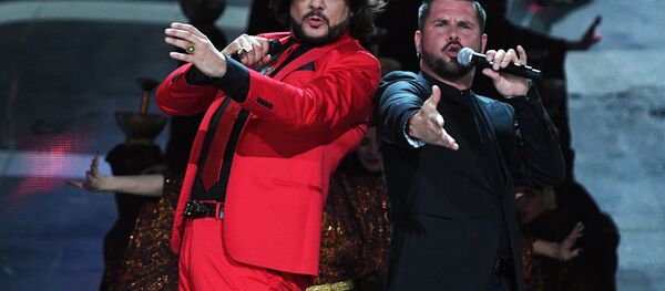 Певцы Филипп Киркоров и Интарс Бусулис (справа) выступают на фестивале Новая Волна 2017 в Сочи - Sputnik Латвия