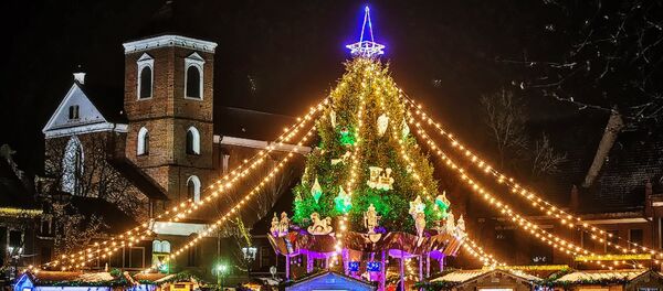 Рождественская елка в Каунасе, архивное фото Рождественская елка в Каунасе, архивное фото - Sputnik Латвия