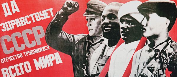Политический плакат первых лет Советской власти Да здравствует СССР! Отечество трудящихся всего мира Политический плакат первых лет Советской власти Да здравствует СССР! Отечество трудящихся всего мира - Sputnik Latvija