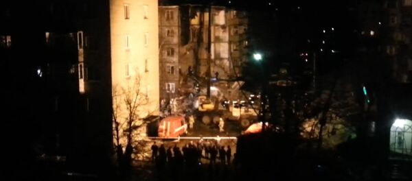 Подъезд дома обрушился из-за взрыва газа в Ярославле. Кадры с места ЧП Подъезд дома обрушился из-за взрыва газа в Ярославле. Кадры с места ЧП - Sputnik Латвия