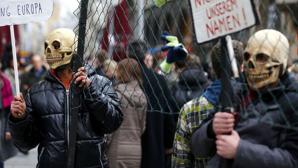 Не от нашего имени! - демонстрация против приема беженцев - Sputnik Латвия