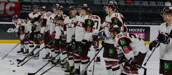 Сборная Латвии по хоккею во время турнира Euro Ice Hockey Challenge во Франции - Sputnik Латвия