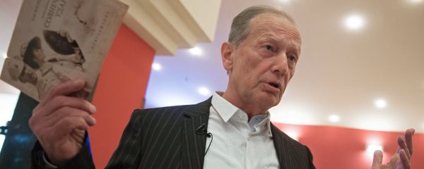 Писатель-сатирик Михаил Задорнов перед премьерой нового фильма режиссера Никиты Михалкова Солнечный удар в Москве - Sputnik Латвия