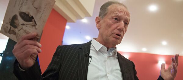 Писатель-сатирик Михаил Задорнов перед премьерой нового фильма режиссера Никиты Михалкова Солнечный удар в Москве - Sputnik Латвия