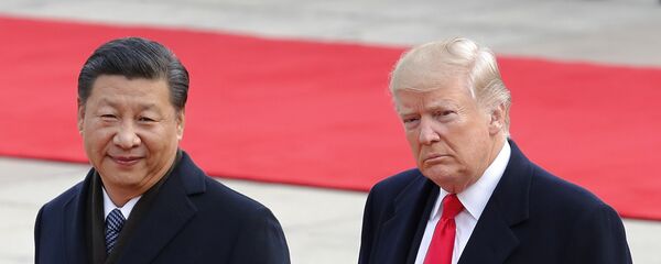 Президент США Дональд Трамп и лидер КНР Си Цзиньпин на встрече в Пекине 9 ноября 2017 г. Президент США Дональд Трамп и лидер КНР Си Цзиньпин на встрече в Пекине 9 ноября 2017 г. - Sputnik Latvija