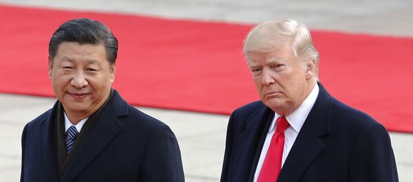 Президент США Дональд Трамп и лидер КНР Си Цзиньпин на встрече в Пекине 9 ноября 2017 г. Президент США Дональд Трамп и лидер КНР Си Цзиньпин на встрече в Пекине 9 ноября 2017 г. - Sputnik Latvija