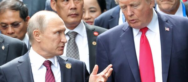 Президент РФ Владимир Путин и президент США Дональд Трамп в саммите АТЭС Президент РФ Владимир Путин и президент США Дональд Трамп в саммите АТЭС - Sputnik Latvija