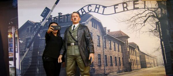 Восковая фигура Гитлера в индонезийском музее De Arca Восковая фигура Гитлера в индонезийском музее De Arca - Sputnik Latvija