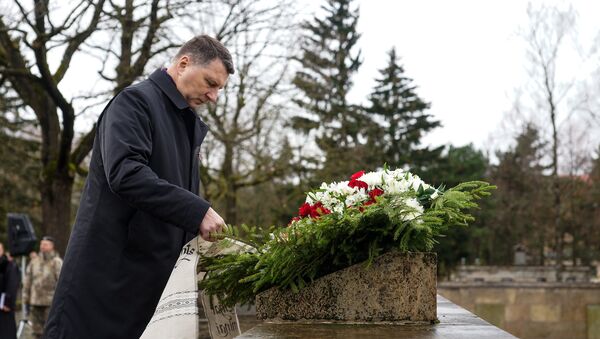 Раймондс Вейонис возложил венок в память о погибших солдатах  - Sputnik Латвия