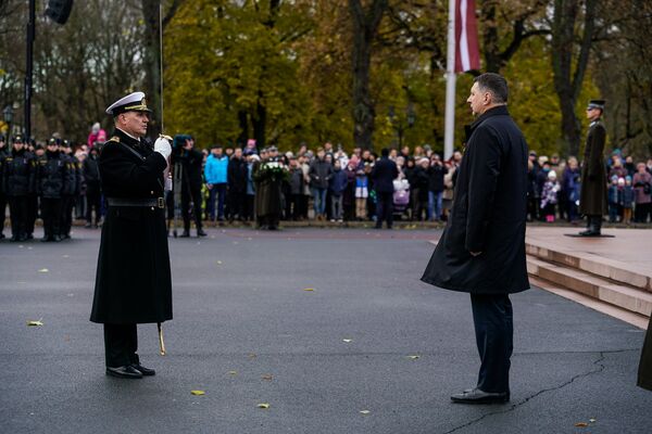 Президенту докладывают о готовности войск к параду - Sputnik Латвия