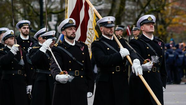 Латвийские моряки на параде в день Лачплесиса у Памятника Свободы - Sputnik Latvija