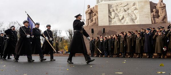 Парад в день Лачплесиса у Памятника Свободы Парад в день Лачплесиса у Памятника Свободы - Sputnik Латвия