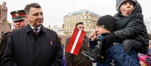 Раймондс Вейонис общается с латвийцами - Sputnik Латвия