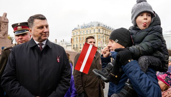 Раймондс Вейонис общается с латвийцами - Sputnik Латвия