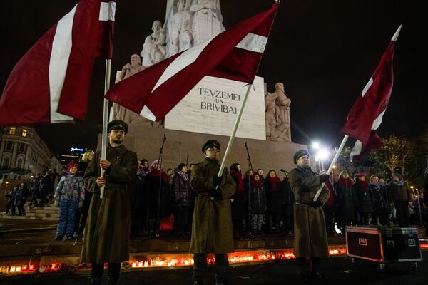 Факельное шествие в день Лачплесиса - Sputnik Латвия