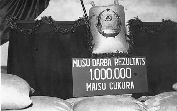 Миллионный мешок сахара Крустпилской фабрики Миллионный мешок сахара Крустпилской фабрики - Sputnik Латвия