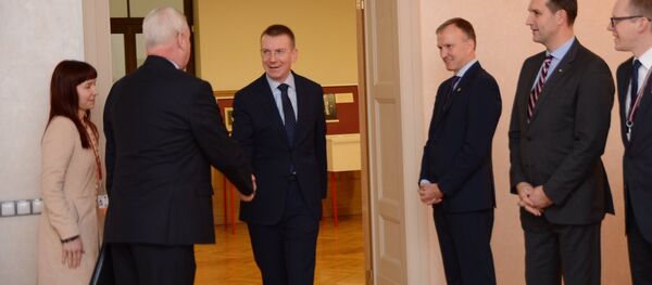Встреча главы МИД Латвии Эдгарса Ринкевичса с первым заместителем министра иностранных дел России Владимиром Титовым в Риге Встреча главы МИД Латвии Эдгарса Ринкевичса с первым заместителем министра иностранных дел России Владимиром Титовым в Риге - Sputnik Латвия