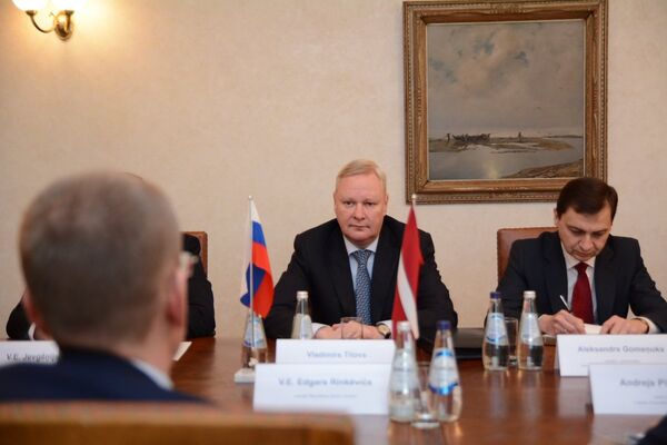 Встреча главы МИД Латвии Эдгарса Ринкевичса с первым заместителем министра иностранных дел России Владимиром Титовым в Риге Встреча главы МИД Латвии Эдгарса Ринкевичса с первым заместителем министра иностранных дел России Владимиром Титовым в Риге - Sputnik Латвия