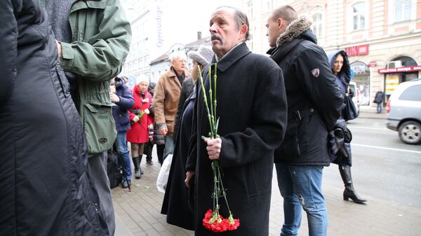 Рижане пришли попрощаться с Михаилом Задорновым - Sputnik Латвия