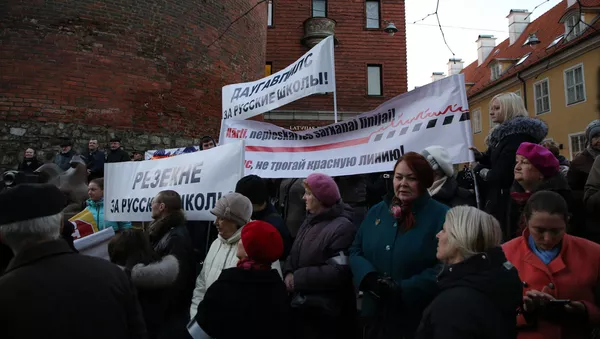 Шествие в знак протеста против перевода школ национальных меньшинств на латышский язык