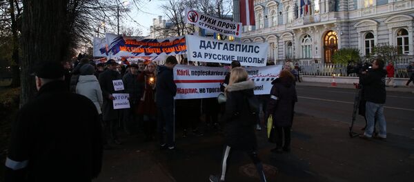 Шествие в знак протеста против перевода школ национальных меньшинств на латышский язык - Sputnik Латвия