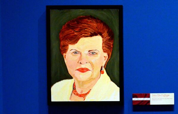 Портрет Вайры Вике-Фрейберги, который нарисовал Джордж Буш - Sputnik Латвия