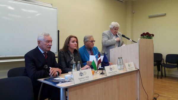 Учредители и руководители БМА - профессора Станислав Бука, Валерий Никифоров и президент Студенческого парламента Марина Шлегельмильх - Sputnik Латвия