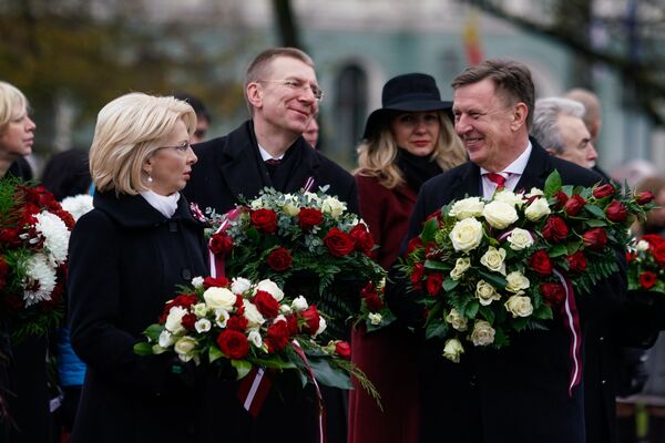 На церемонии возложения цветов у Памятника Свободы - Sputnik Латвия