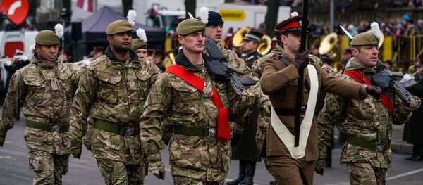 Военнослужащие Великобритании на параде в Риге Военнослужащие Великобритании на параде в Риге - Sputnik Latvija