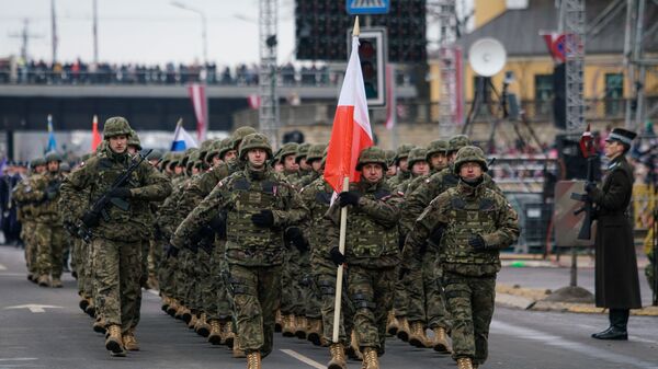 Военнослужащие Польши на параде в Риге - Sputnik Латвия