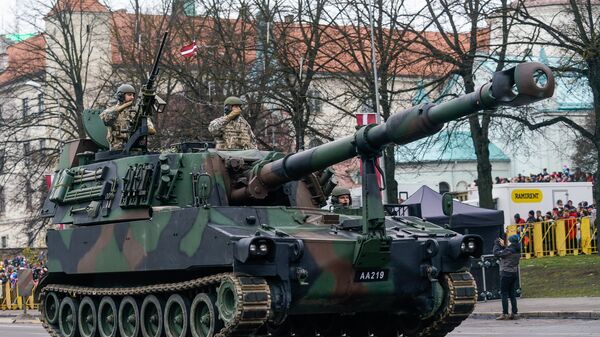 Новое приобретение латвийской армии - самоходные гаубицы M109 A50, калибр 155 мм, дальность стрельбы до 30 км - Sputnik Latvija