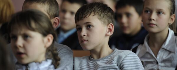 Горняцкая школа города Снежное. Архивное фото - Sputnik Латвия