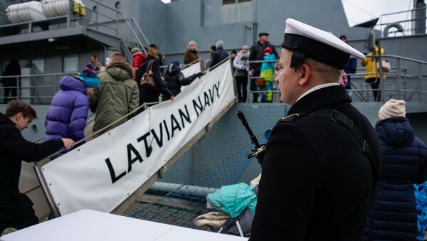 Латвийский корабль принимает посетителей - Sputnik Латвия