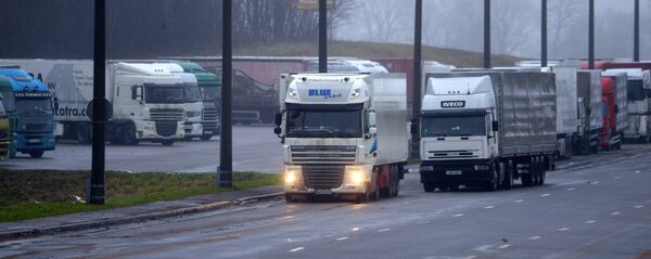 Фуры на пункте пропуска Каменный Лог Фуры на пункте пропуска Каменный Лог - Sputnik Latvija