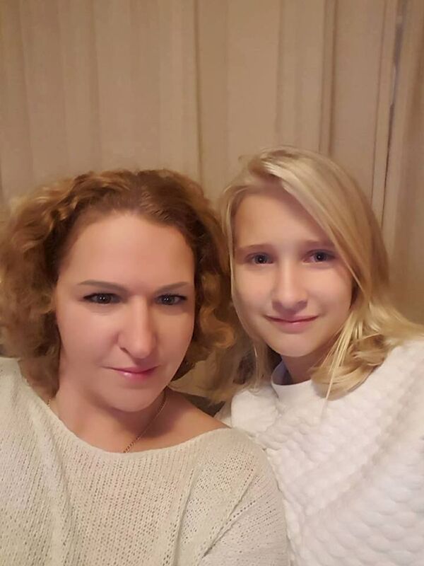 Илона Валуиская вместе с дочерью Анжеликой - Sputnik Латвия