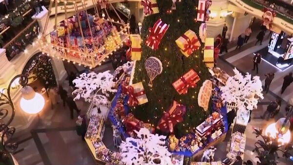 В Москве появились в продаже необычные новогодние игрушки - Sputnik Латвия