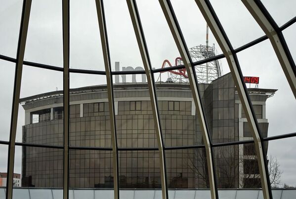 Skats no loga – mobilā operatora LMT ēka - Sputnik Latvija