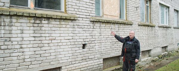 Дом с пустующими квартирами, архивное фото Дом с пустующими квартирами, архивное фото - Sputnik Латвия