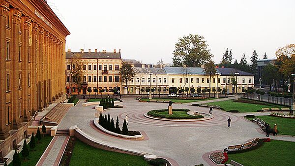 Площадь около старого корпуса Даугавпилсского Университа, архивное фото  - Sputnik Латвия