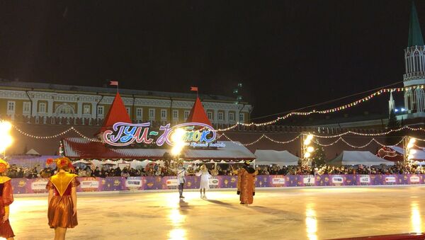 Навка и Чернышев выступили на открытии катка на Красной Площади - Sputnik Латвия