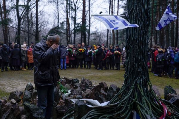 Мемориал в Румбуле на месте массового расстрела евреев  - Sputnik Латвия