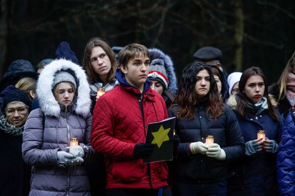 Памятный митинг в Румбуле, посвященный годовщине уничтожения Рижского гетто - Sputnik Латвия