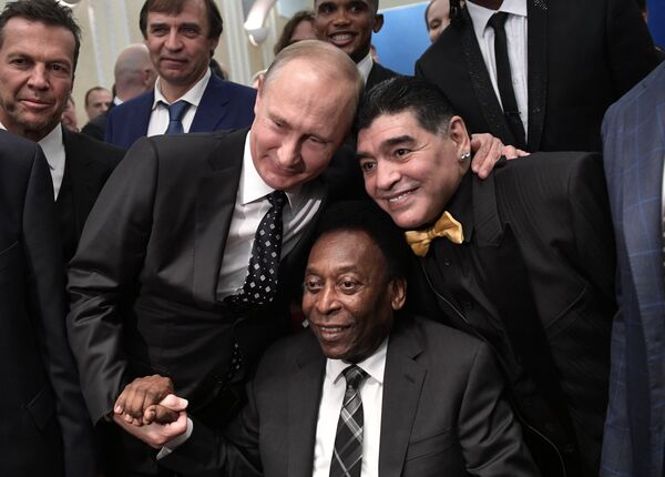 Президент РФ В. Путин принял участие в финальной жеребьёвке ЧМ по футболу ФИФА 2018 в России - Sputnik Латвия