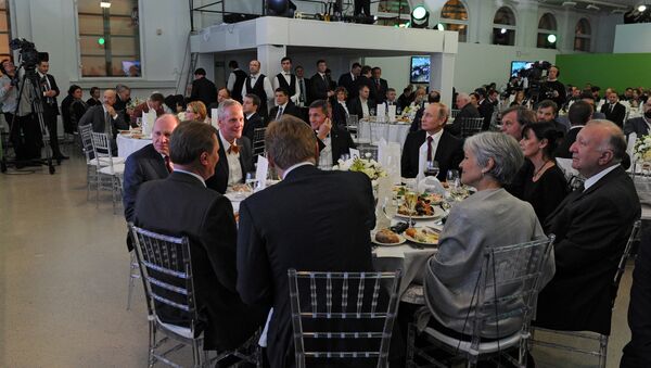Майкл Флинн и Владимир Путин среди гостей на 10-м юбилее вещания Russia Today. Архивное фото - Sputnik Latvija