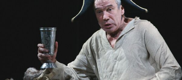 Артист Сергей Гармаш в роли Фамусова - Sputnik Латвия