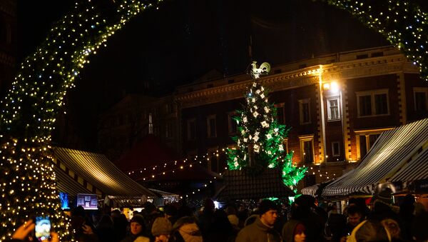 Рождественская ель на Домской площади - Sputnik Латвия