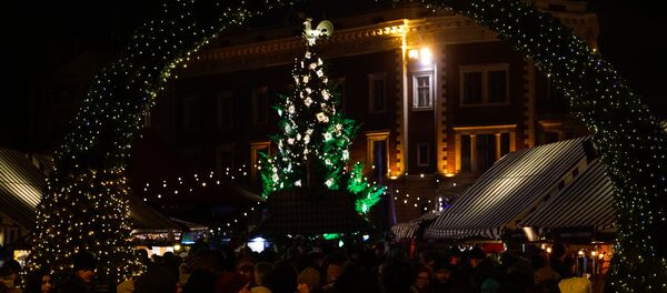 Ziemassvētku eglīte Doma laukumā Ziemassvētku eglīte Doma laukumā - Sputnik Latvija